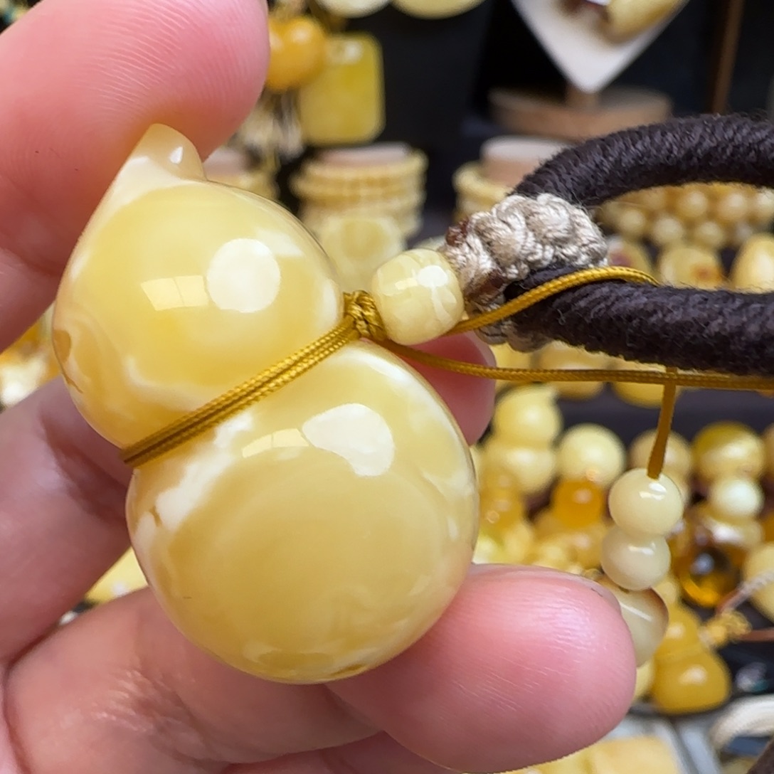 琥珀未镶嵌套链天然俄料浓白妖花蜜蜡葫芦吊坠