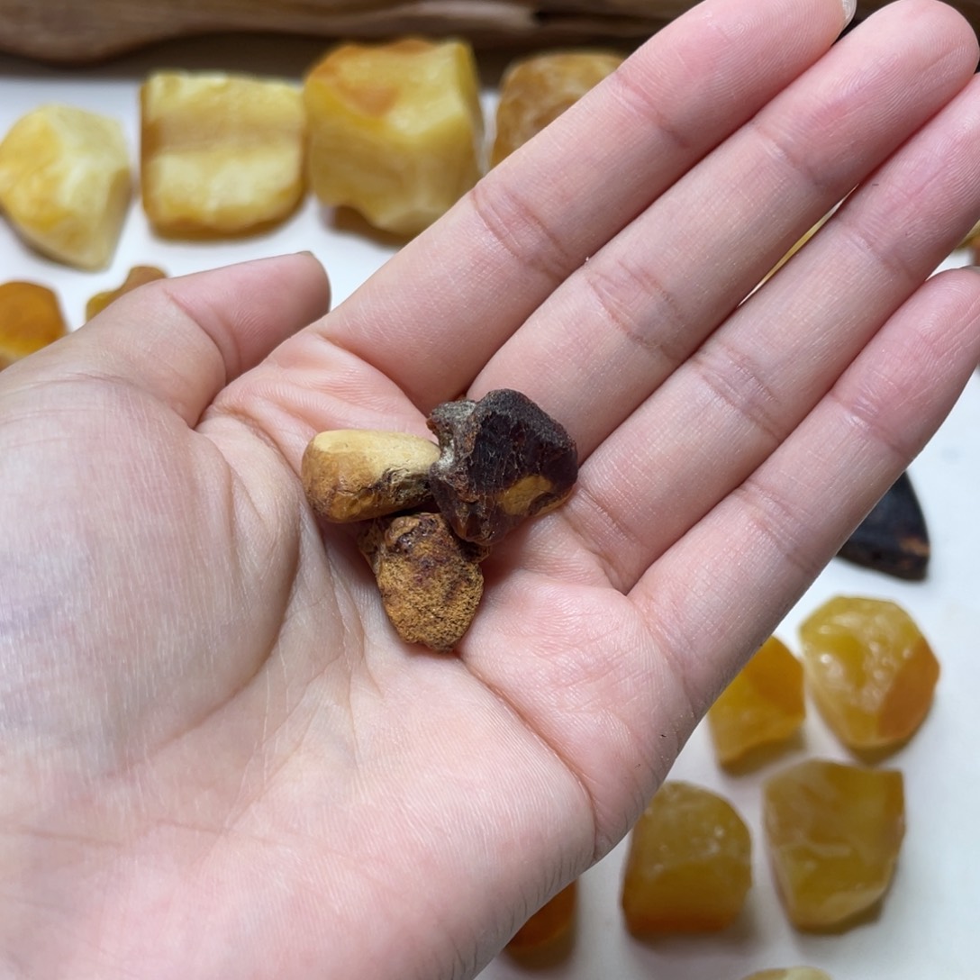 定制琥珀月**哥天然琥珀