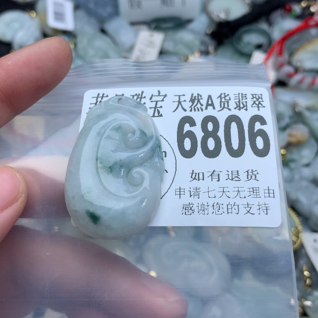 翡翠颈饰未镶嵌6806。