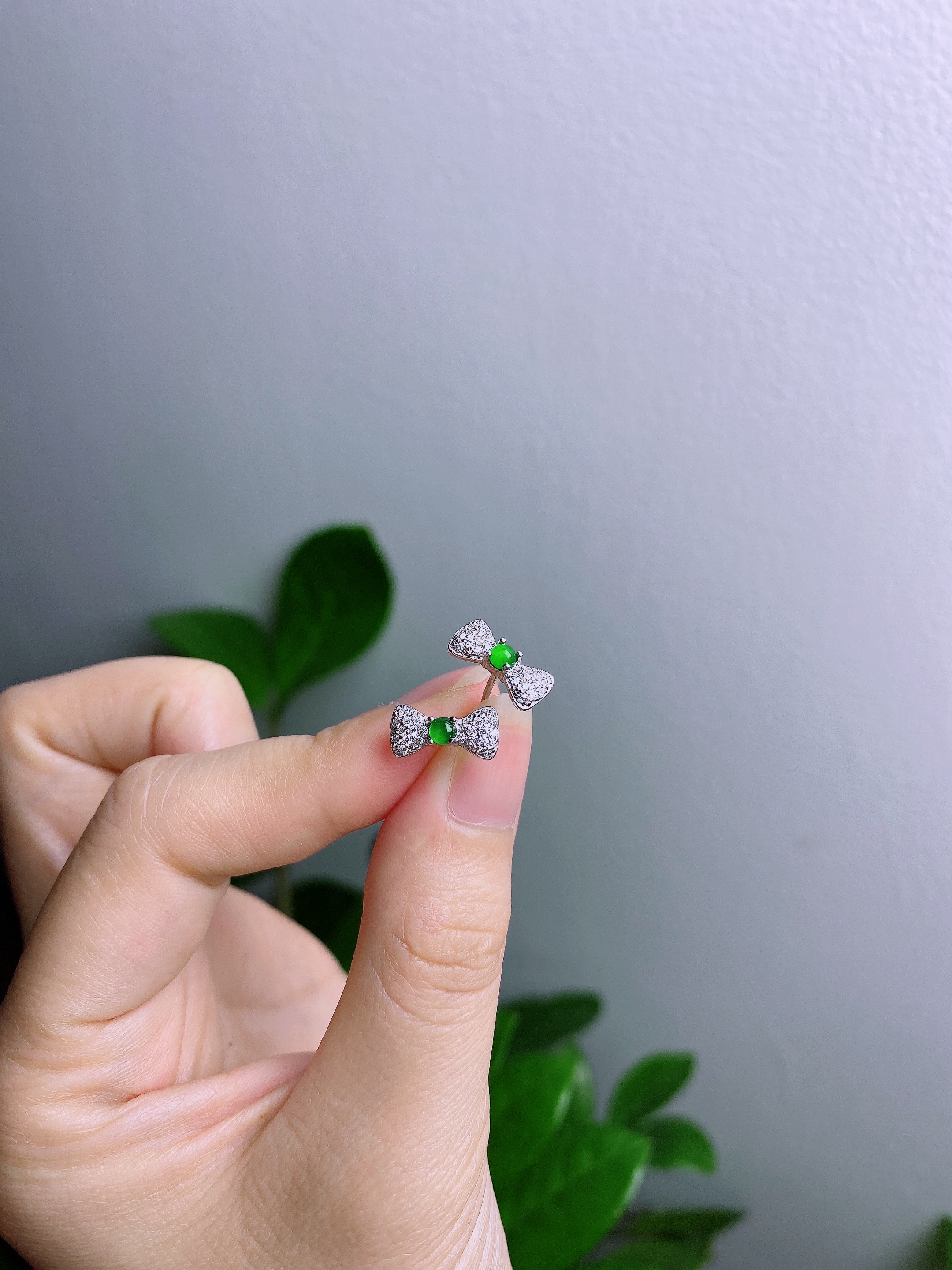 天然A货翡翠绿蛋蝴蝶结款耳钉S925银镶嵌-多样性发货