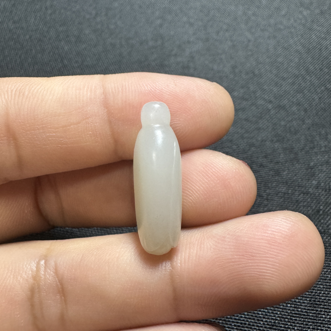 和田玉玉兰花手工雕刻料子细润