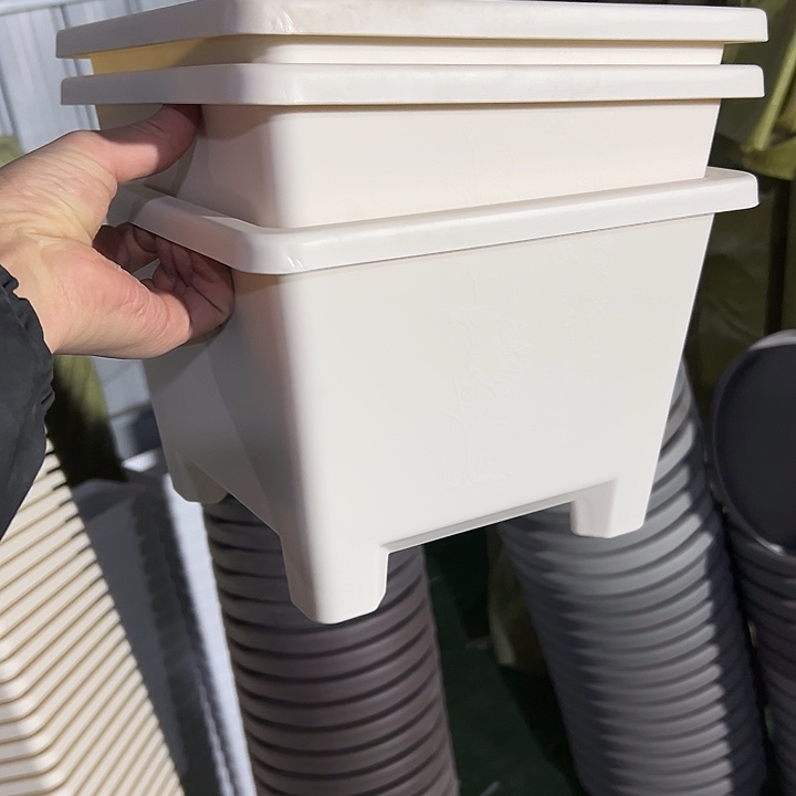 微瑕米白方球根26外径19高3个盆