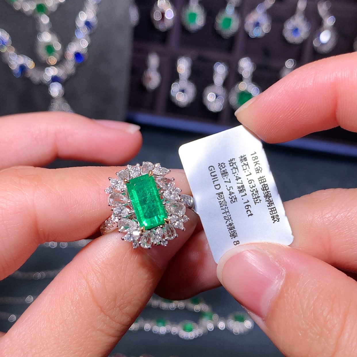 【闪购商品】祖母绿戒指18K金镶嵌
