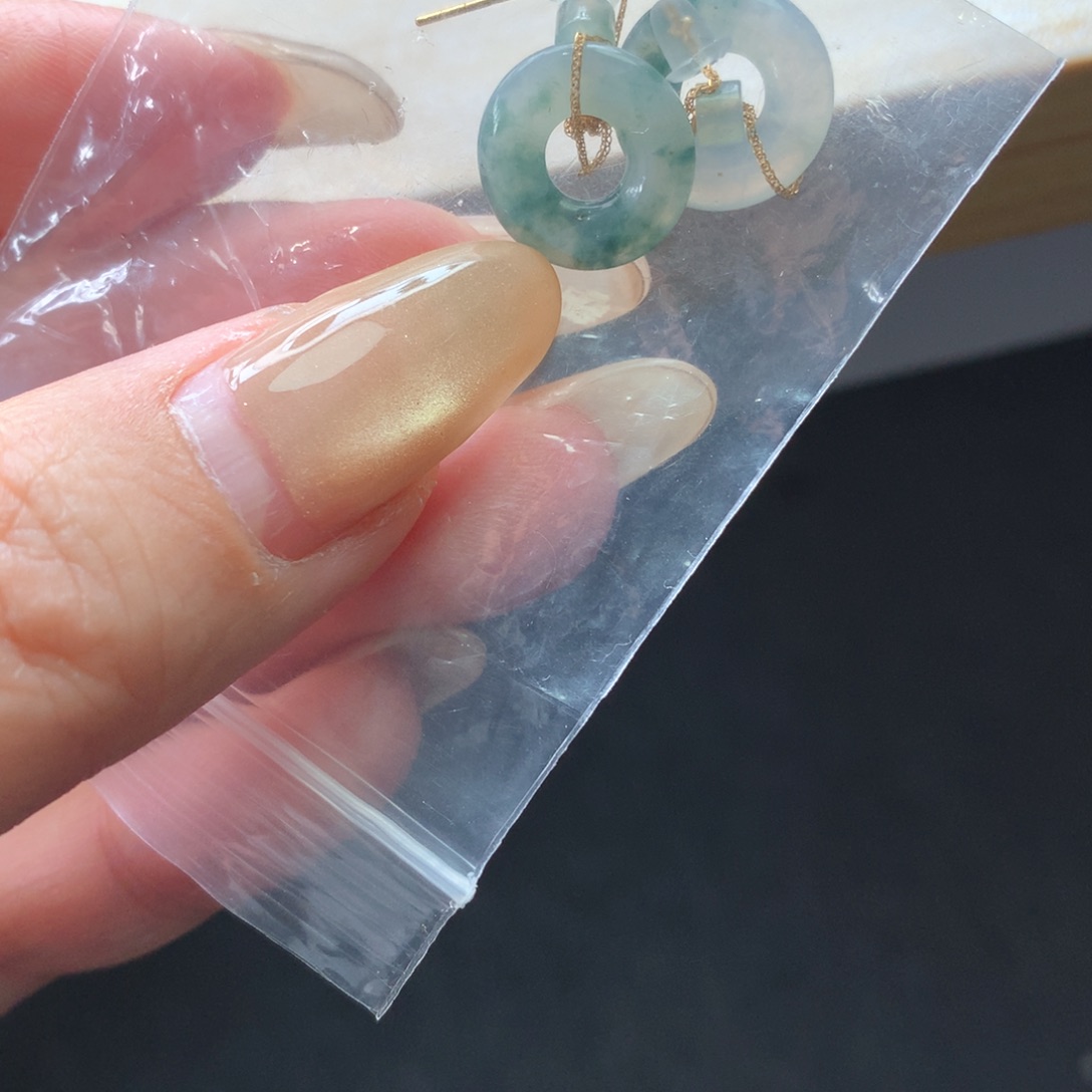 翡翠18K金镶嵌颈饰吊坠