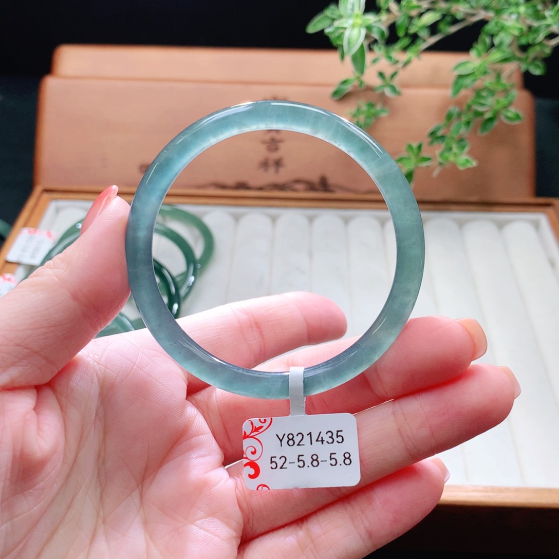 未镶嵌手镯（圆镯）翡翠