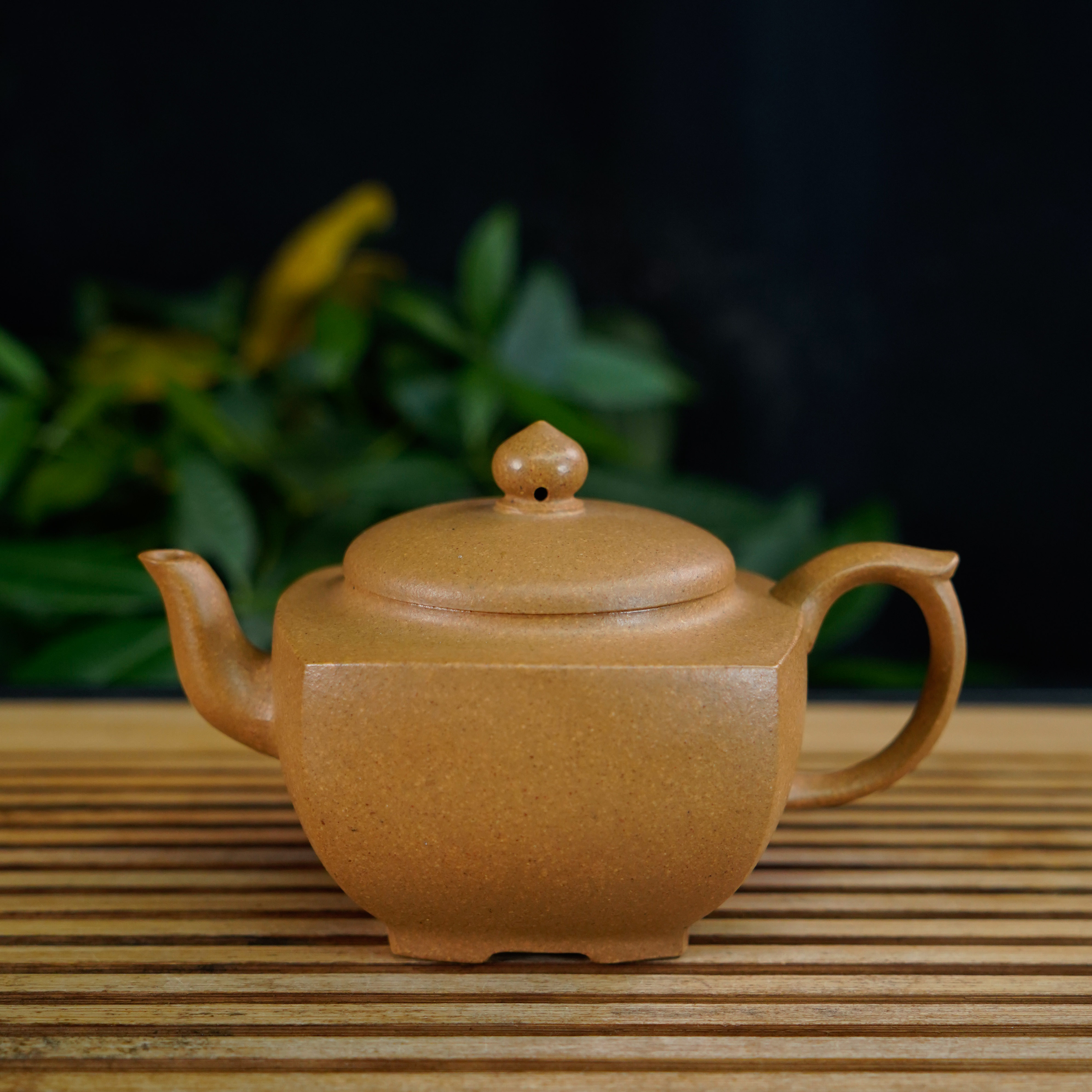 GSZS-6147  民间艺人  宜兴手工紫砂  四方玉柱