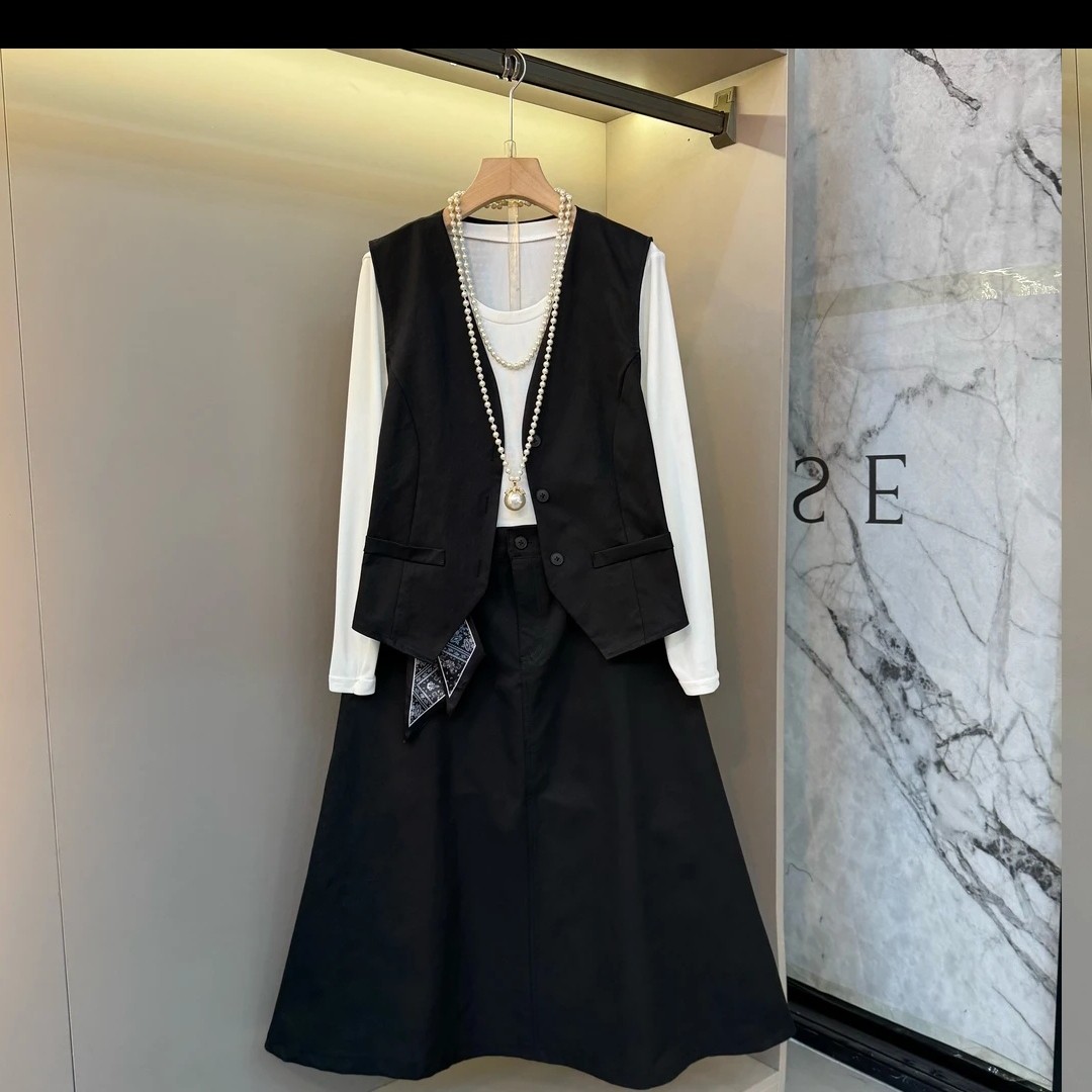 《大亭家》早秋新款气质欧货大码女装内搭+马甲+半身裙三件套2677