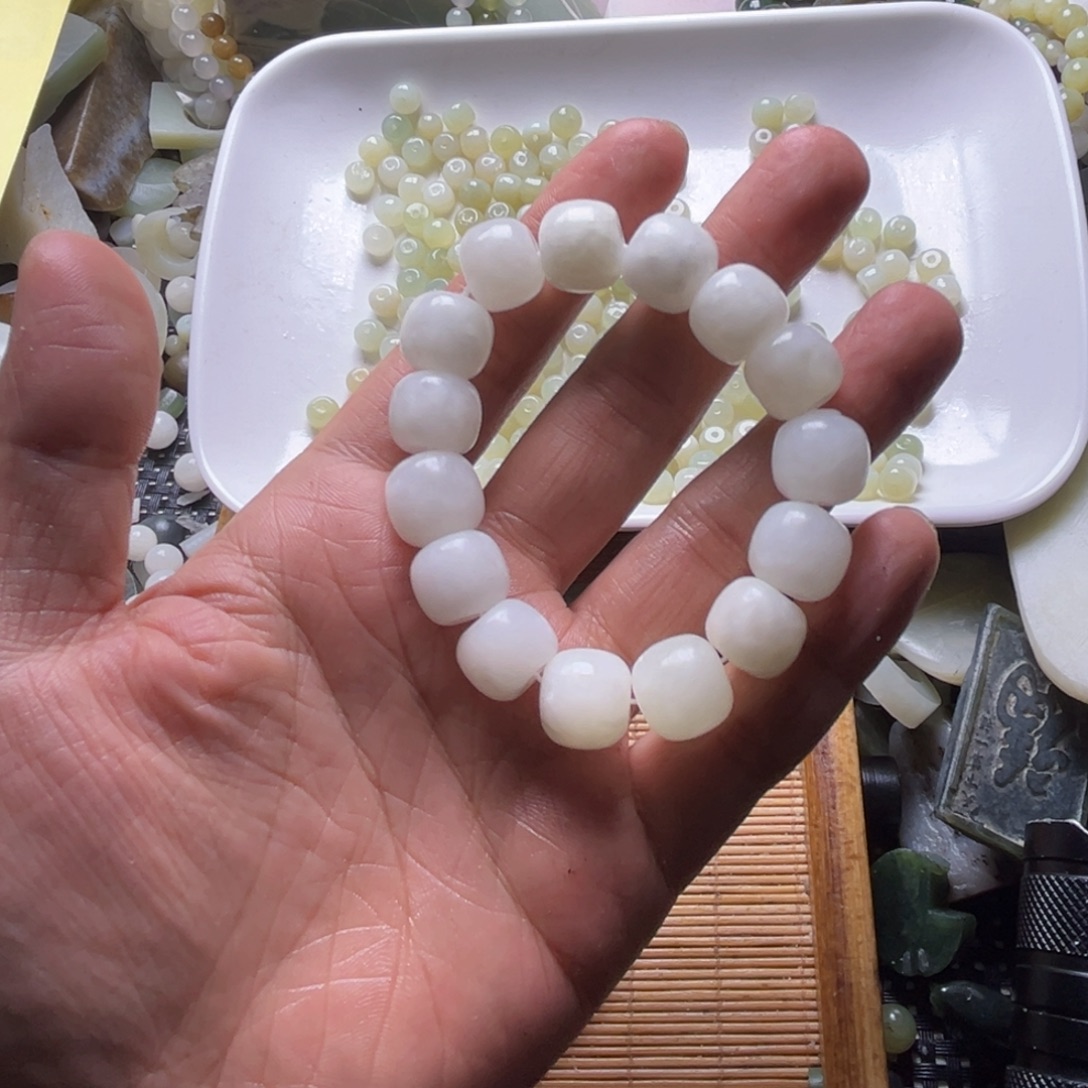 自***相和田玉（糖玉）未镶嵌挂件