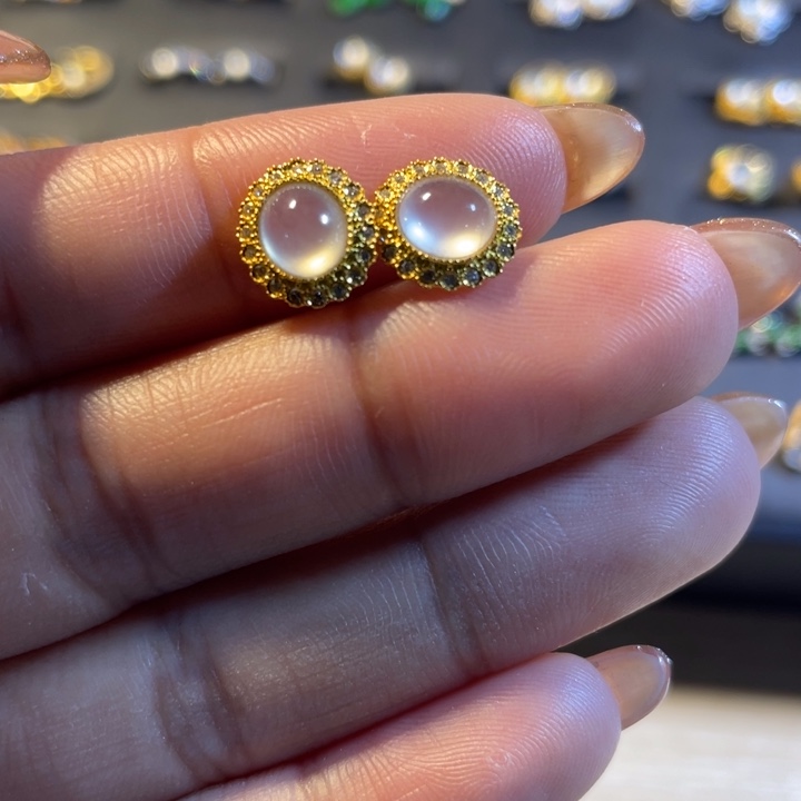 翡翠颈饰18K金镶嵌蛋面