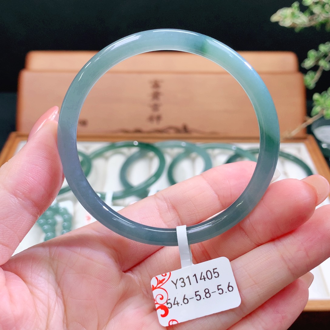 翡翠未镶嵌手镯天然