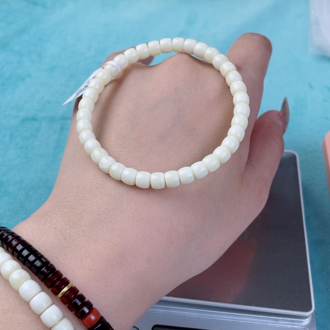 蜜蜡裸石未镶嵌蜜蜡40