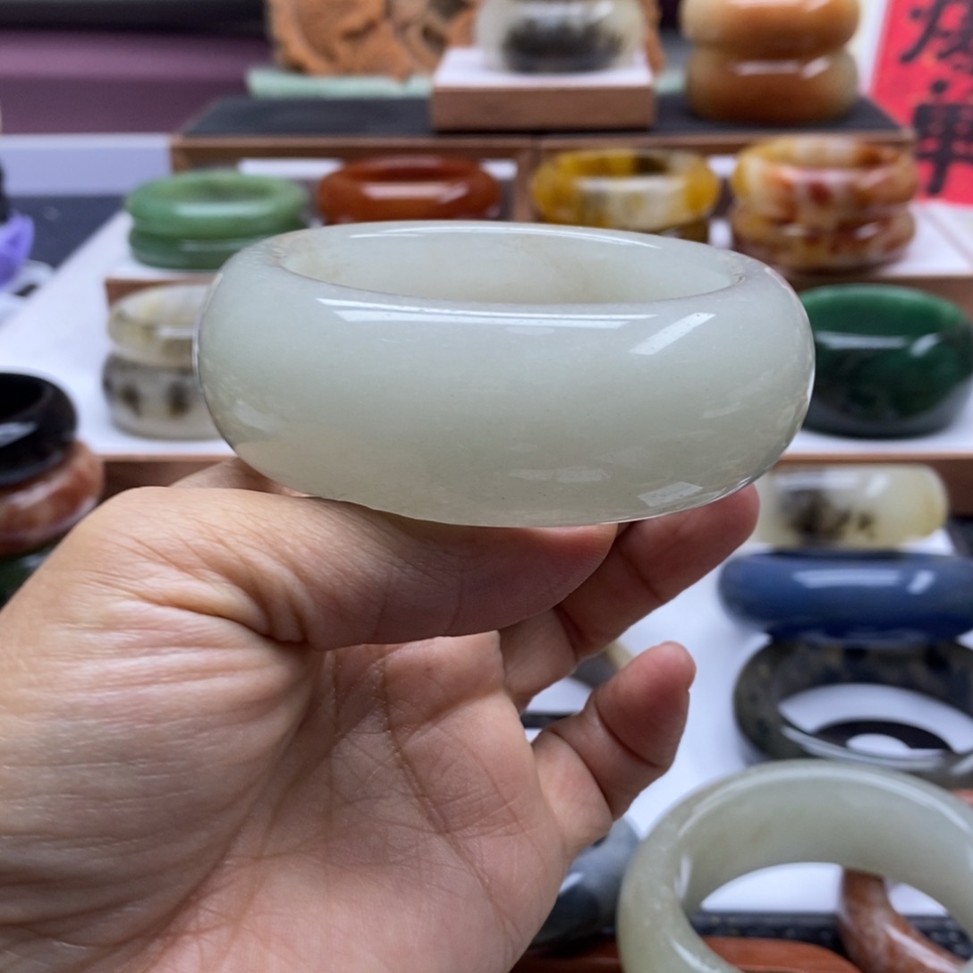 石英质玉手镯未镶嵌乐***乐