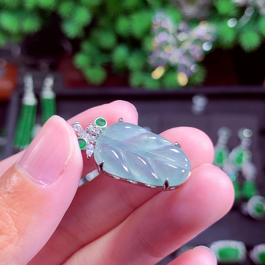 颈饰未镶嵌翡翠天然