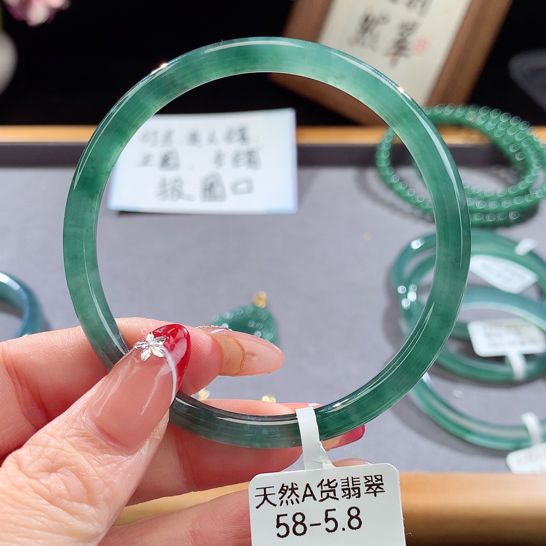 翡翠手镯（圆镯）未镶嵌