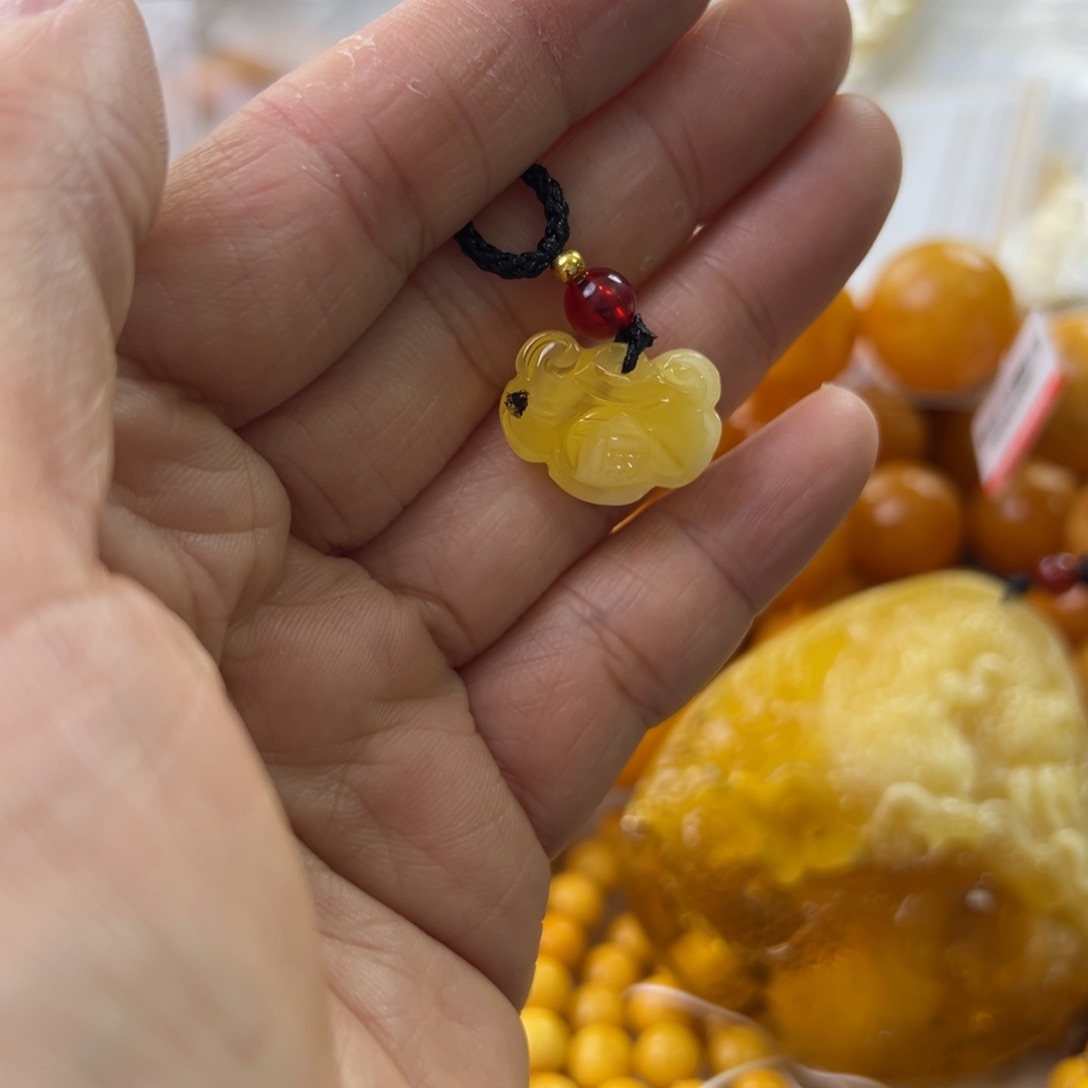 琥珀珠宝奇石未镶嵌