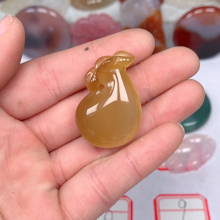 玛瑙/玉髓颈饰未镶嵌星****雨