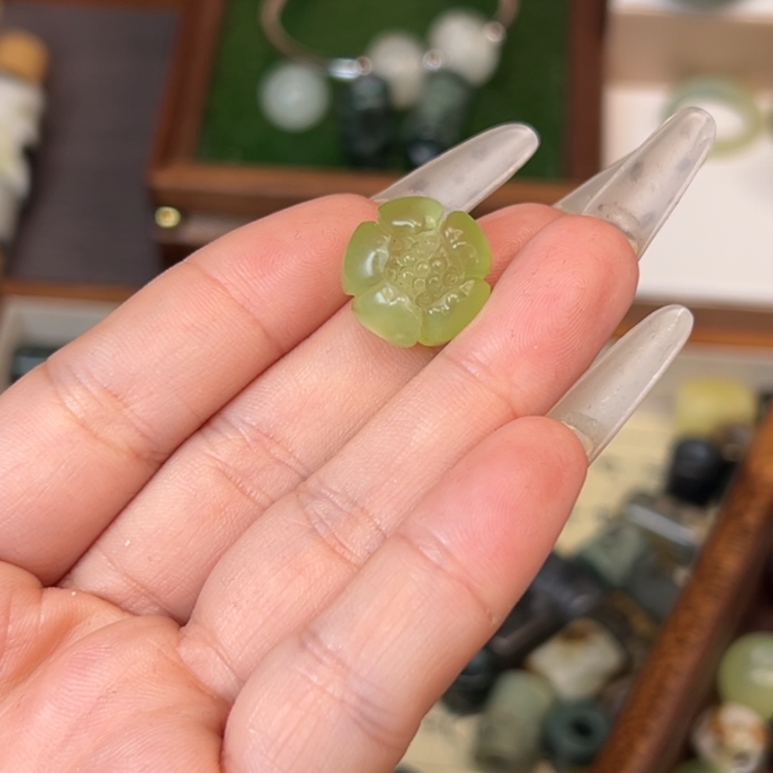 暖***光蛇纹石玉未镶嵌戒指