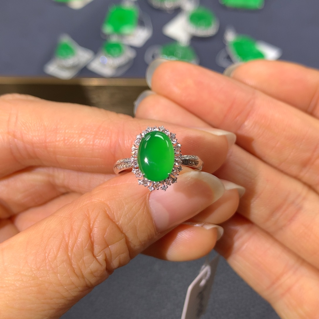 翡翠戒指18K金镶嵌翡翠