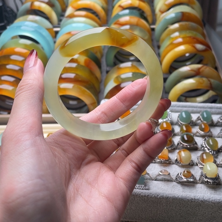 蛇纹石玉手镯未镶嵌58.6