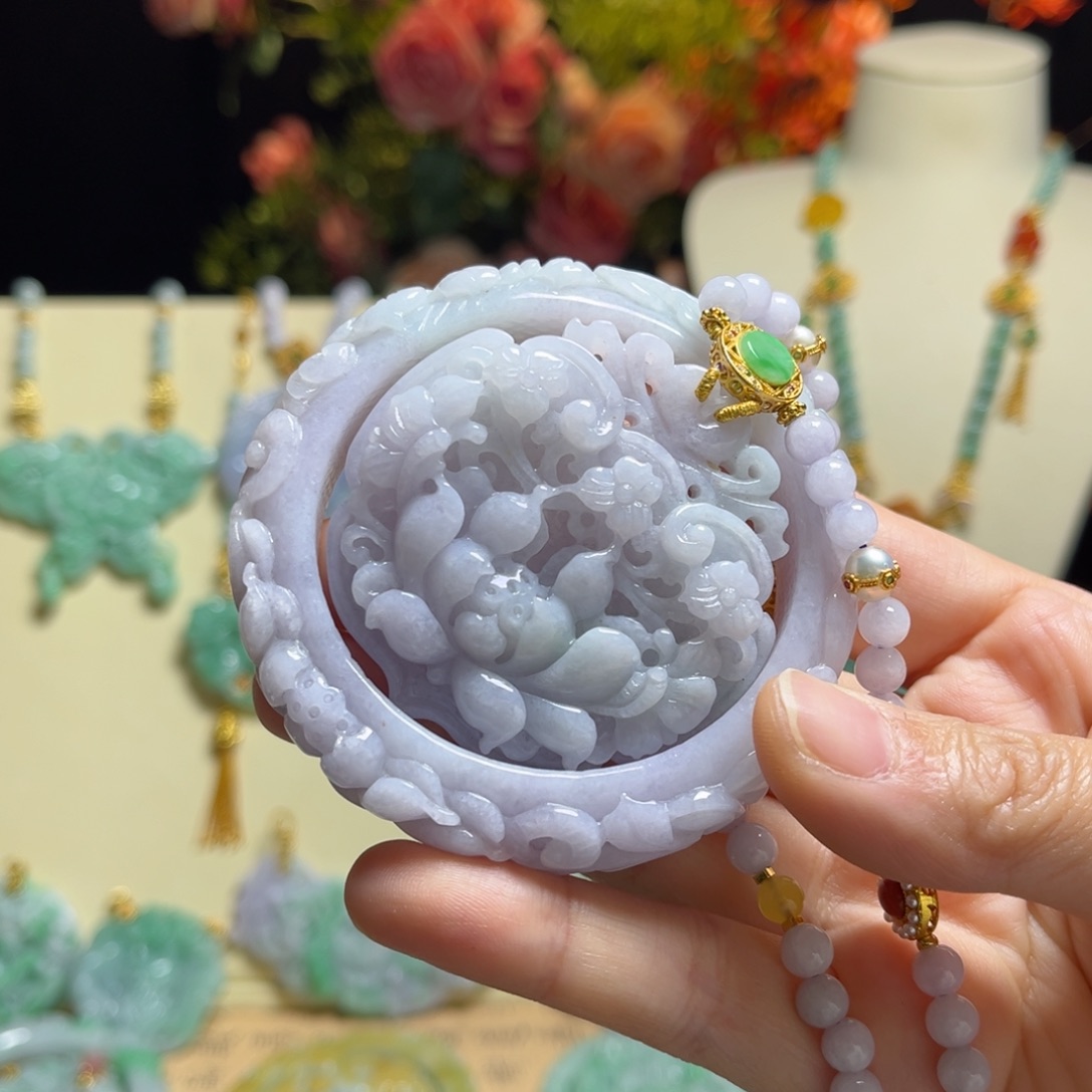 翡翠颈饰未镶嵌紫手镯