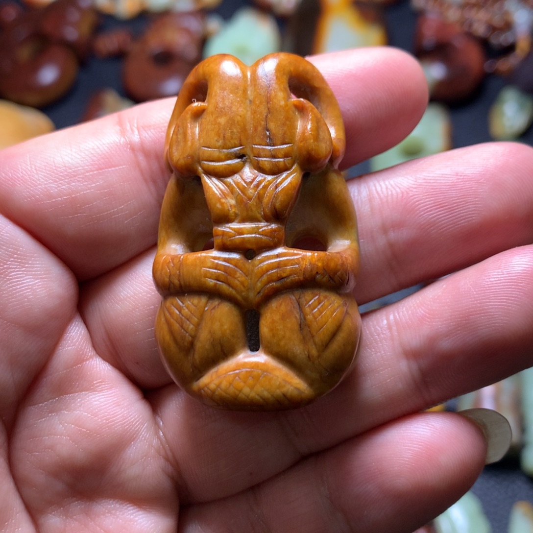 哩***麟岫岩河磨玉（透闪石质玉）未镶嵌颈饰