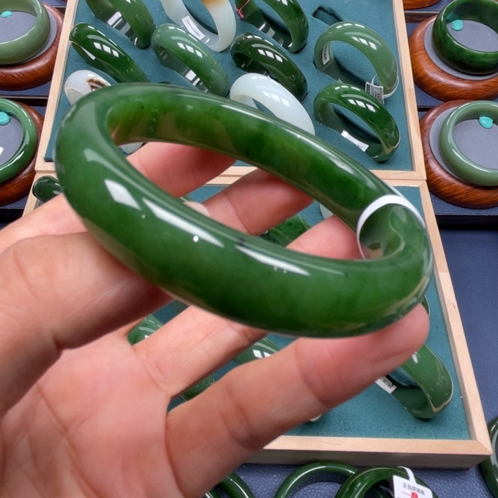 风***草未镶嵌手镯和田玉