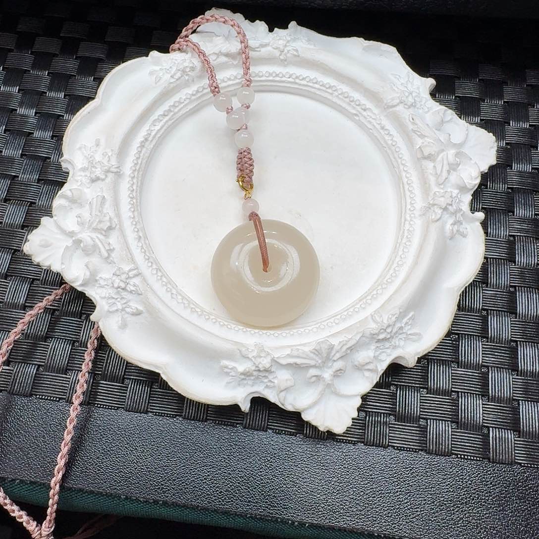 和田玉颈饰未镶嵌习*