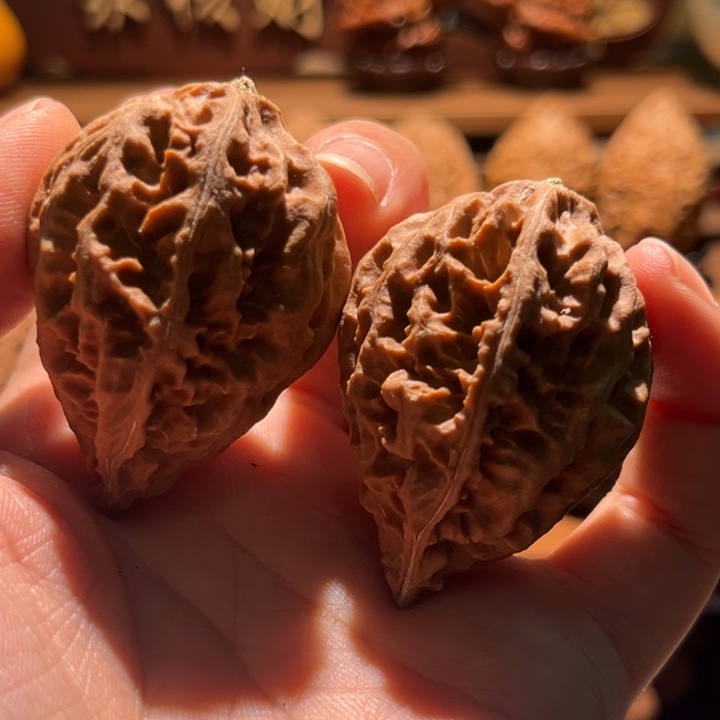 文玩核桃吊坠楸玥核63