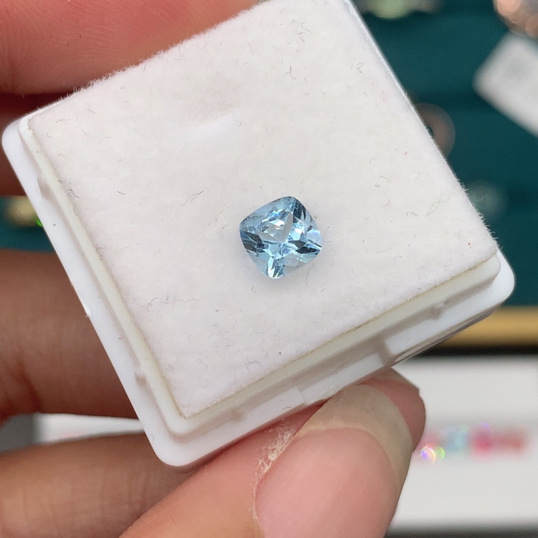 海蓝宝石裸石方5mm