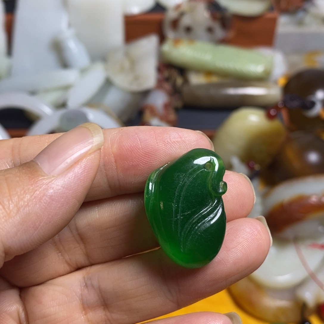 颈饰未镶嵌和田玉（糖玉）