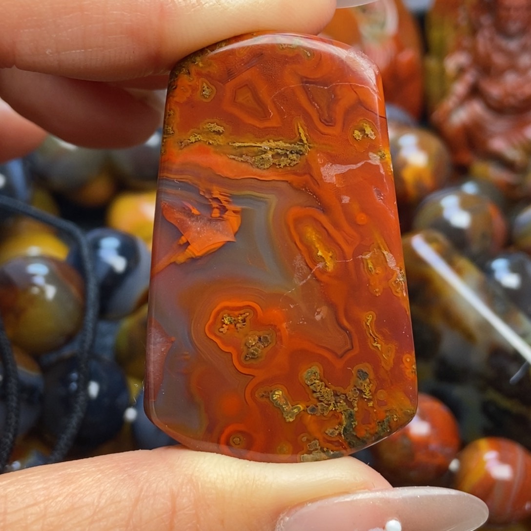 玛瑙/玉髓颈饰未镶嵌战国红