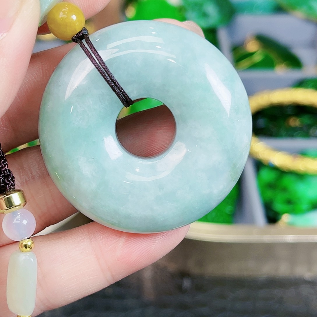 翡翠颈饰未镶嵌吊坠