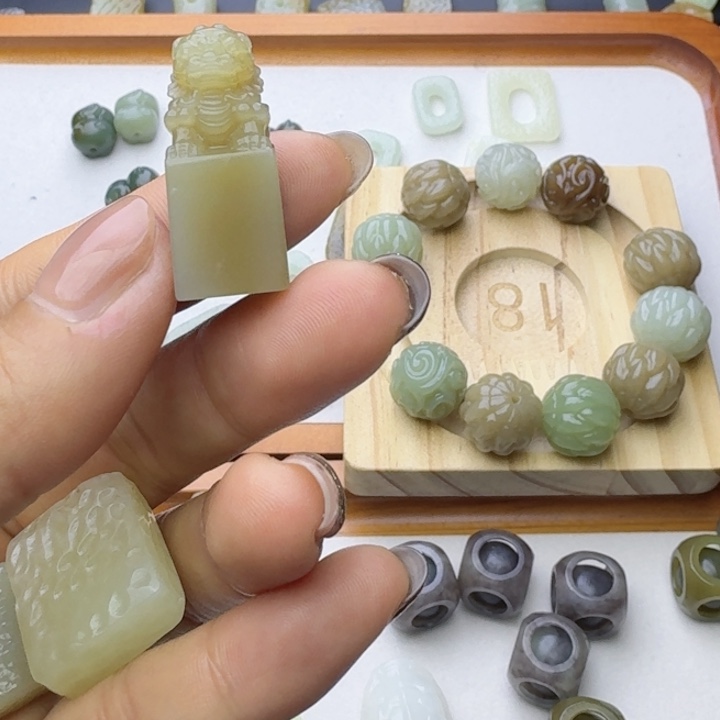 杨***哟和田玉未镶嵌挂件