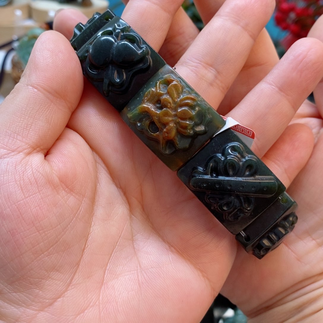 透闪石质玉手牌未镶嵌选****力