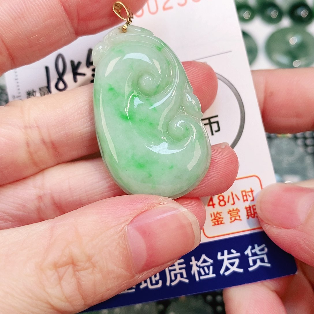 翡翠颈饰18K金镶嵌吊坠