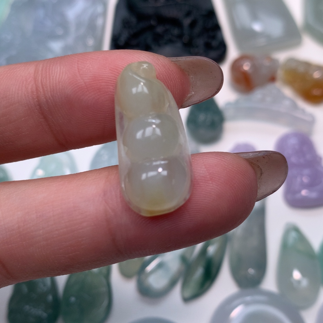 翡翠未镶嵌颈饰黄翡福豆