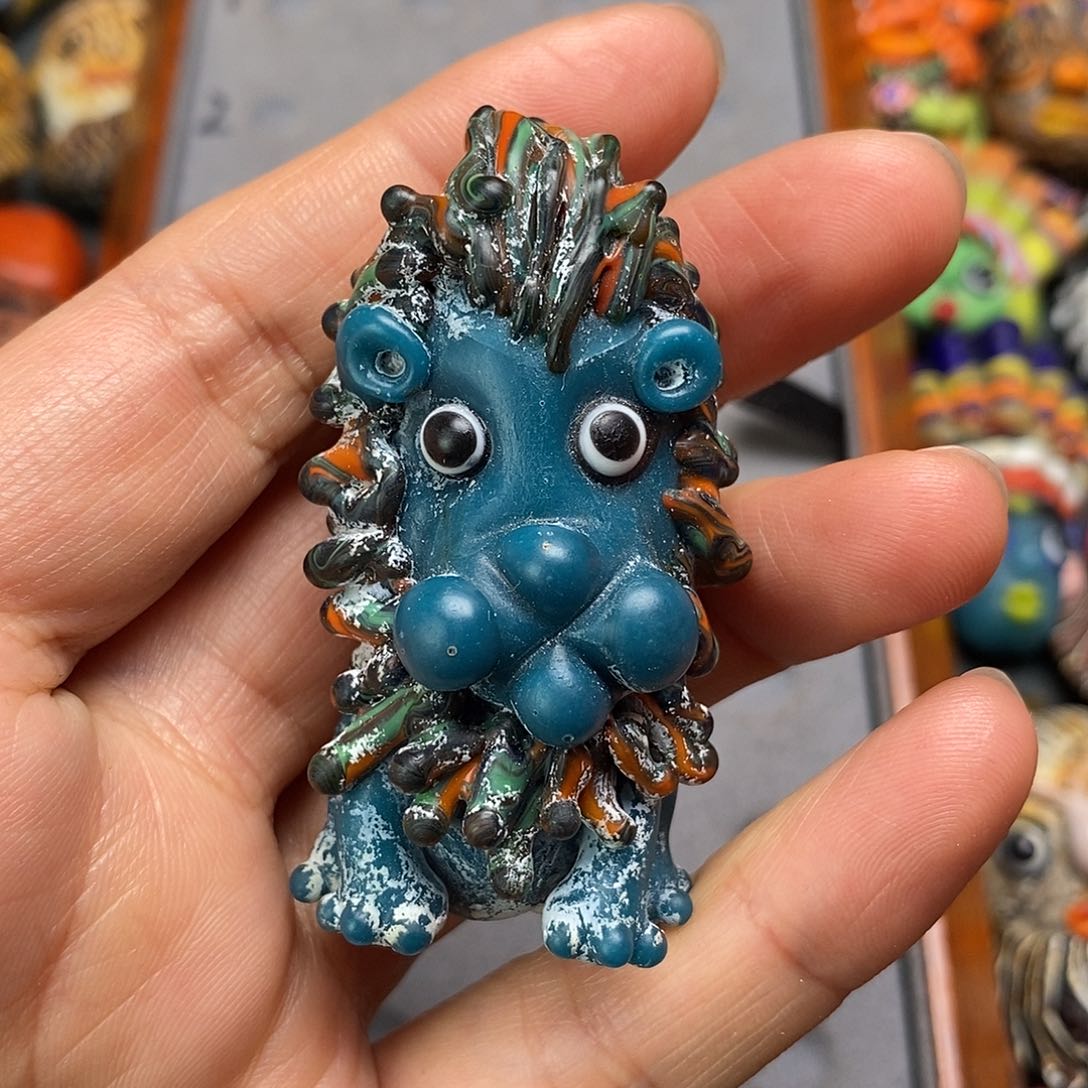 琉璃颈饰全身狮子