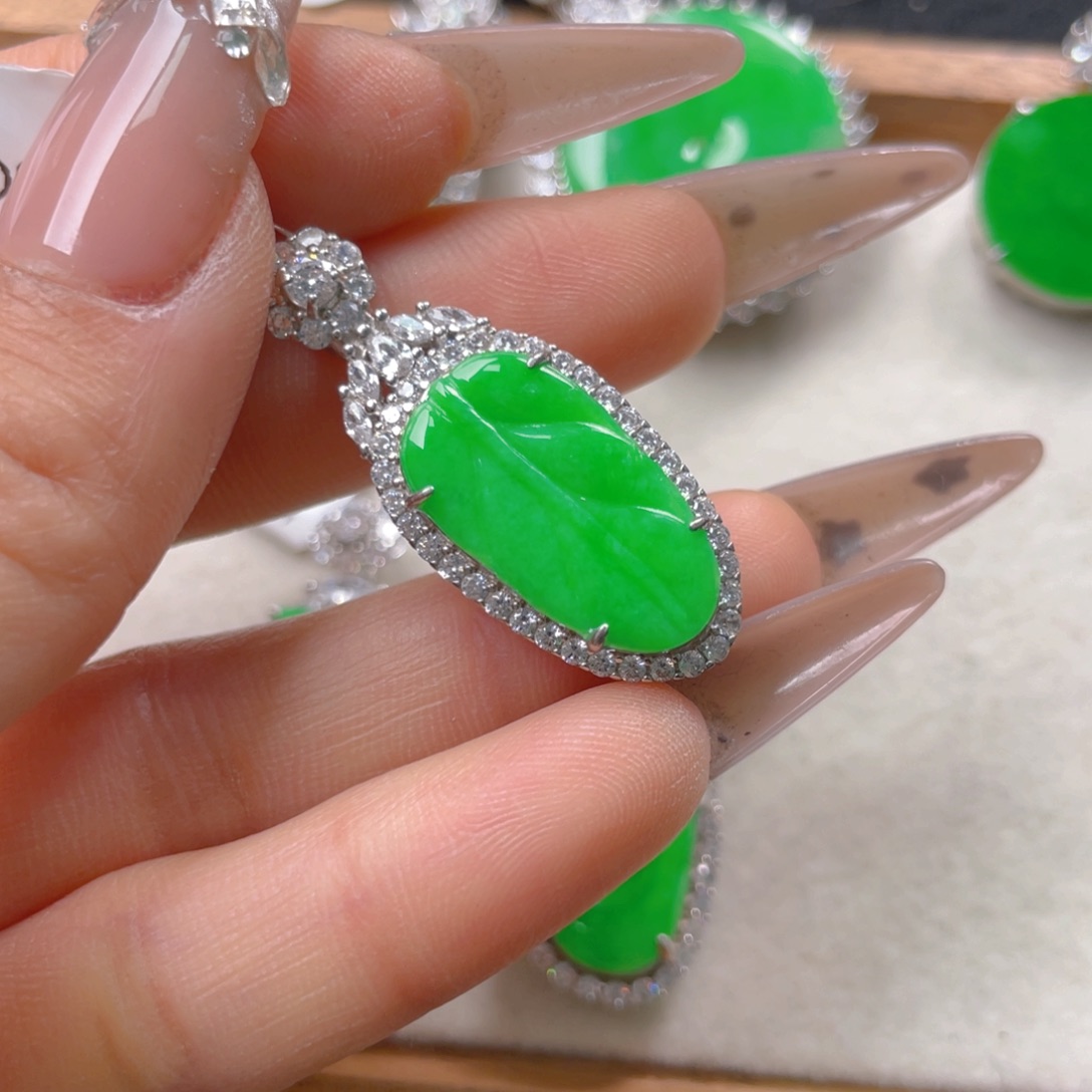 翡翠颈饰银S925镶嵌翡翠