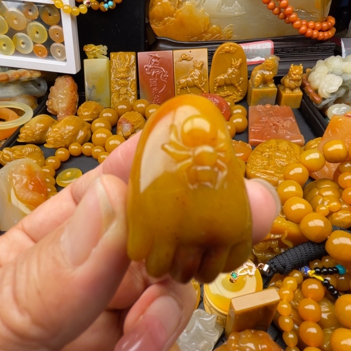 石英质玉（黄龙玉）合金颈饰