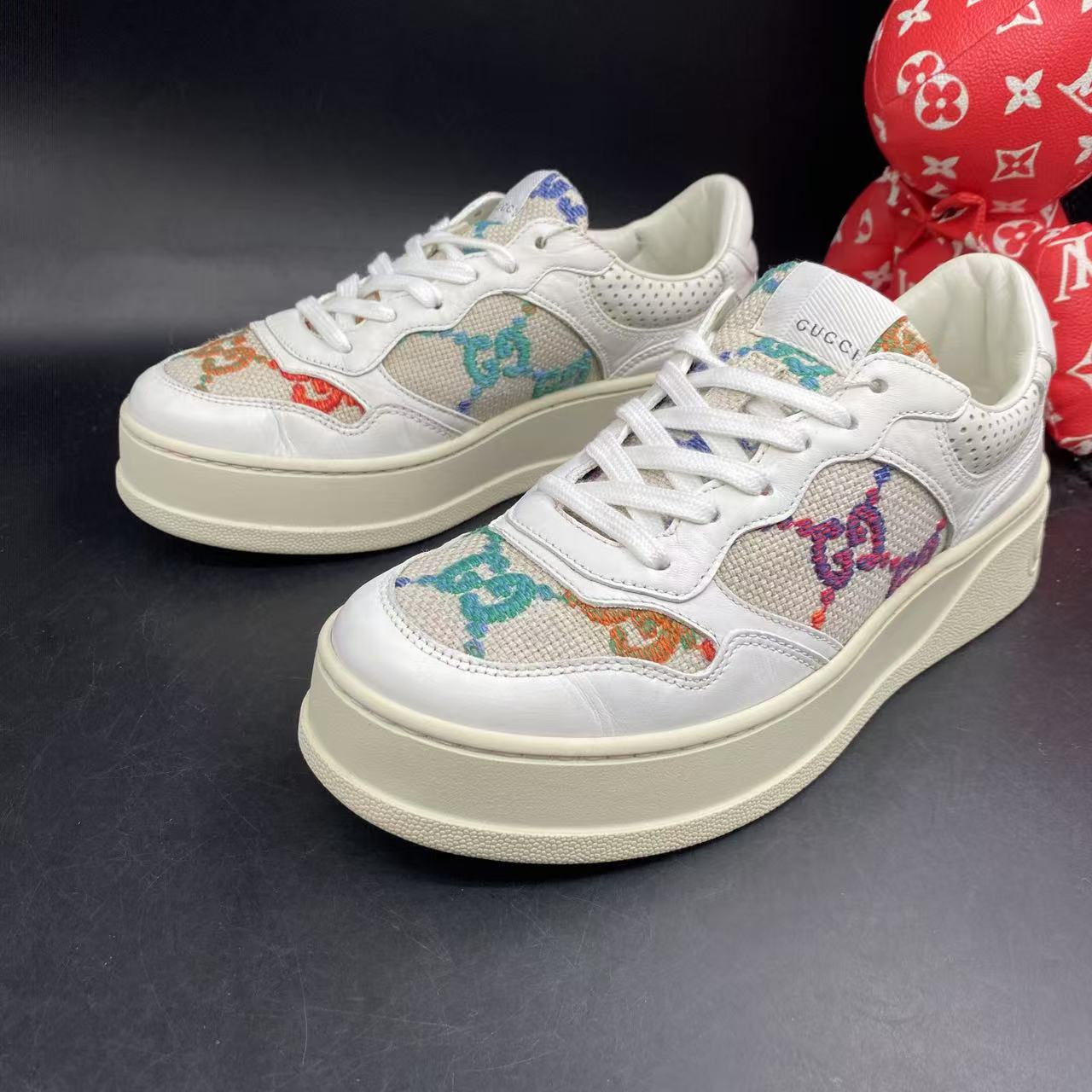 95新 GUCCI/古驰 白色彩色刺绣时尚舒适饼干鞋38欧码zg455