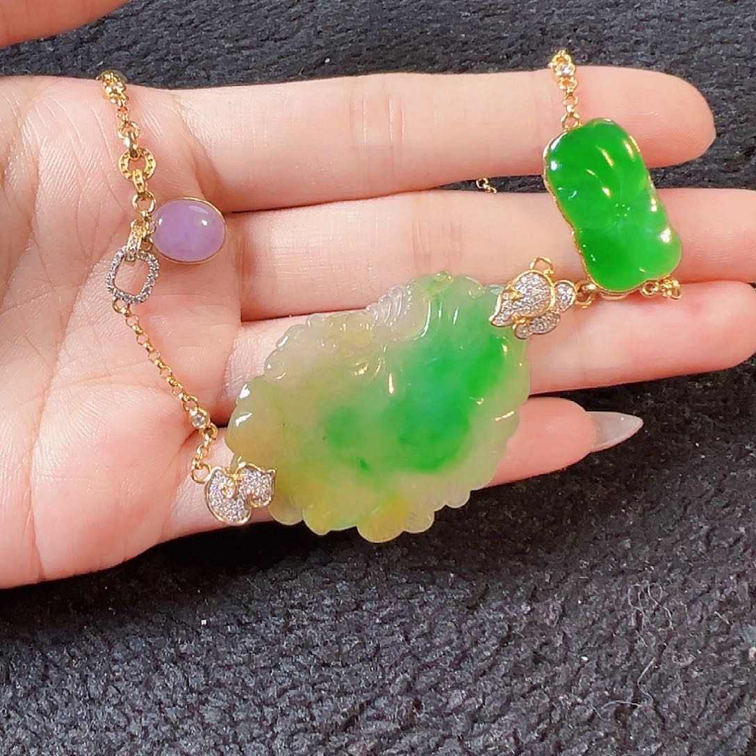 翡翠颈饰18K金镶嵌墨签收后24小时鉴赏期