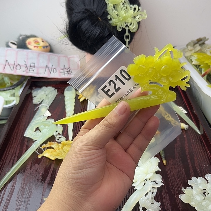 梓***馨蛇纹石玉合金发饰