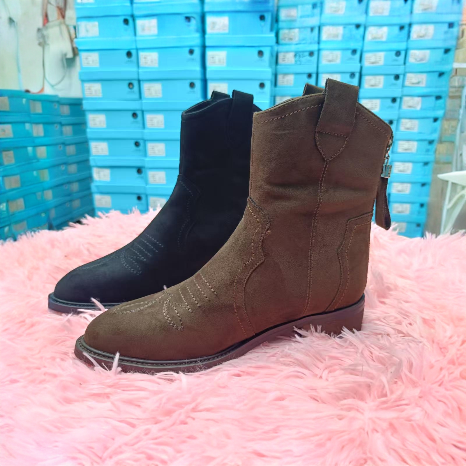 尖头粗跟女黑色裸靴刺绣中跟坡跟增高短靴磨砂复古