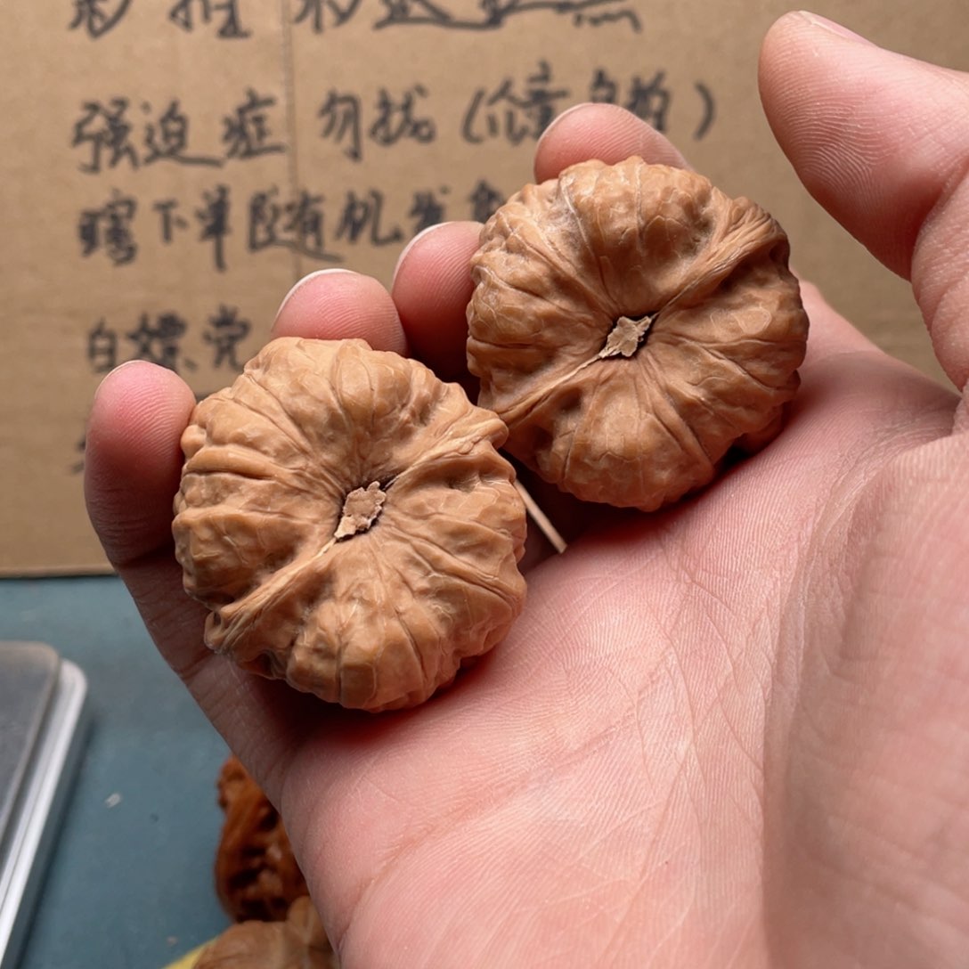 文玩核桃吊坠有****生蛤蟆头