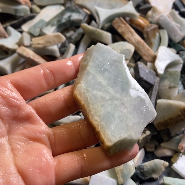 翡翠颈饰未镶嵌天然翡翠