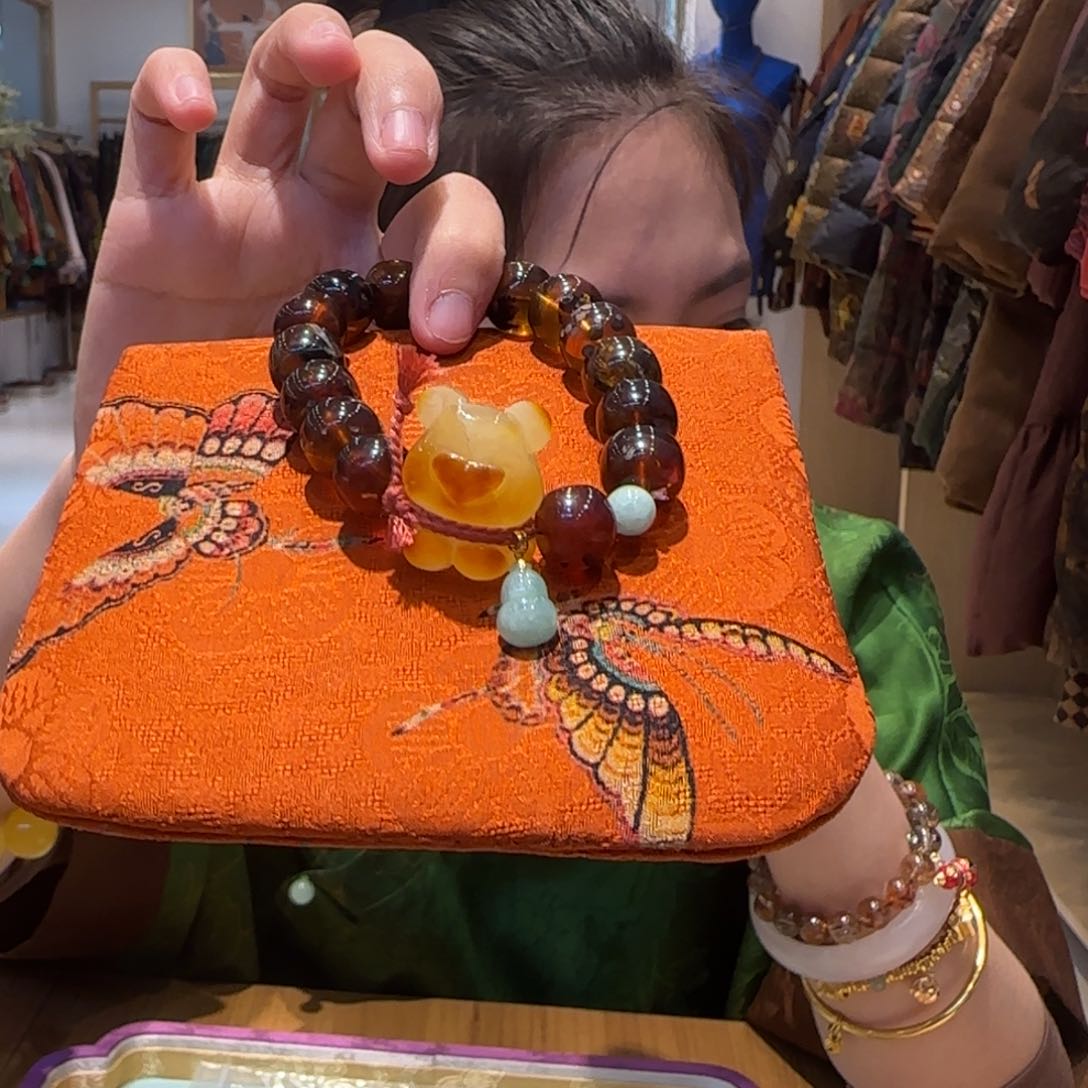 琥珀手链未镶嵌，