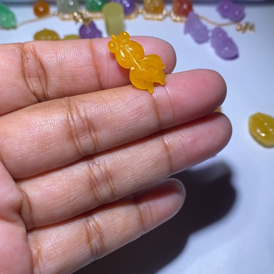 颈饰未镶嵌翡翠禅**片