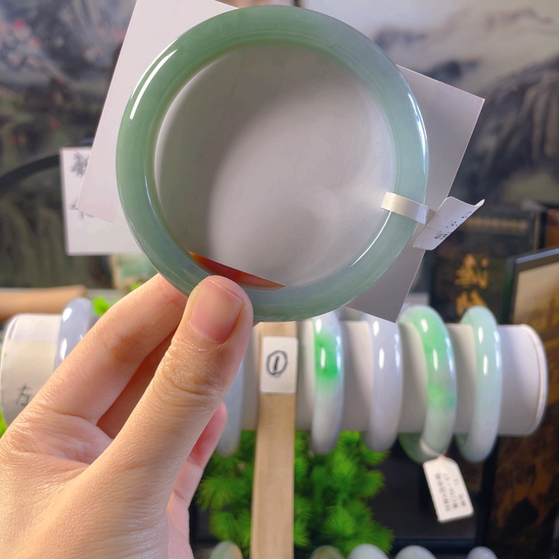 翡翠手镯未镶嵌小*暖