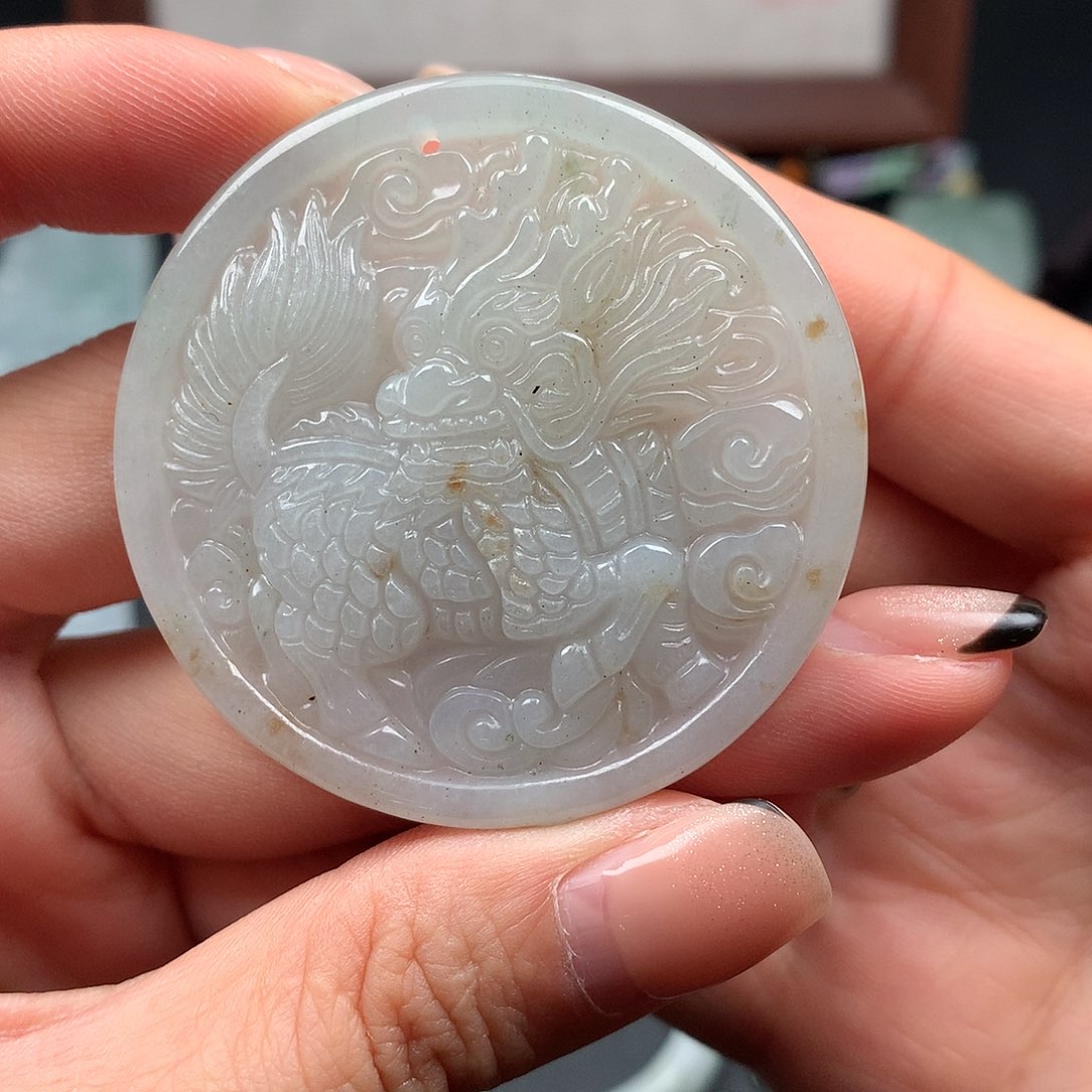 翡翠未镶嵌颈饰麒麟