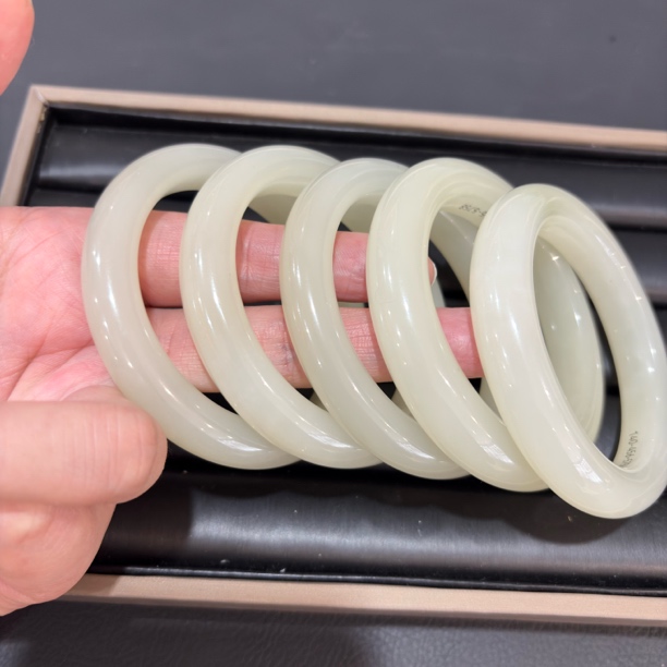 和田玉白玉晴水浅白晴手镯高冰冰透新中式送礼物多样性发一